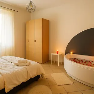 Jacuzzi Apartment