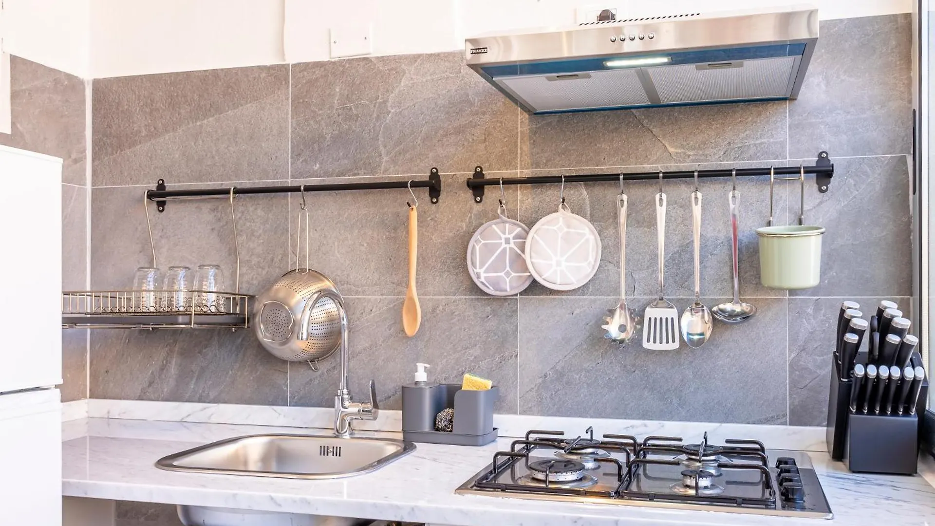 Hospital Riuniti - Lovely Apartment With Parking! 리보르노