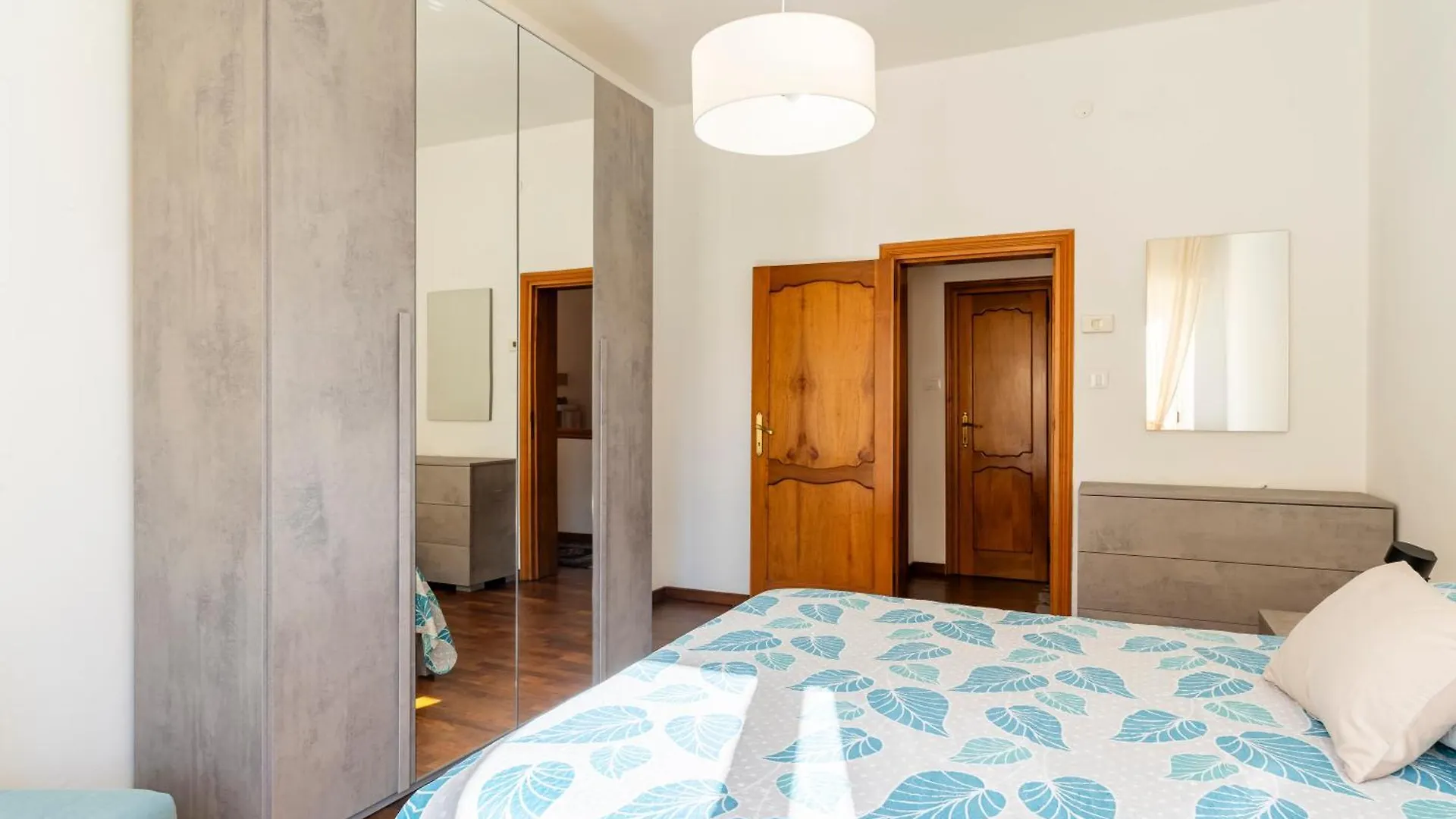 Hospital Riuniti - Lovely Apartment With Parking! 리보르노