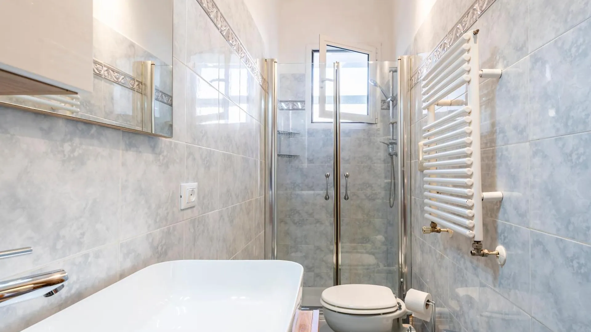 Hospital Riuniti - Lovely Apartment With Parking! 리보르노
